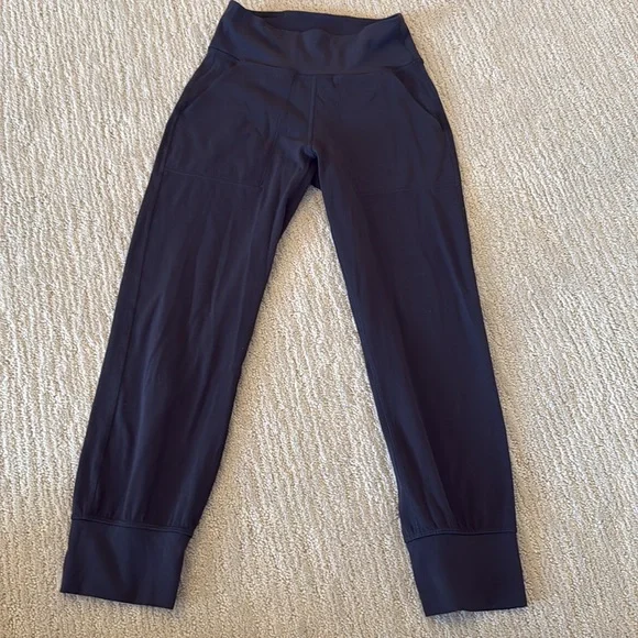 EUC Lululemon Black Align Jogger High Rise Crop Size 2 - Picture 5 of 11